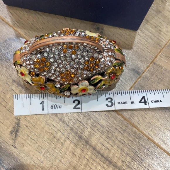 Hand crafted basket - Picture 9 of 9